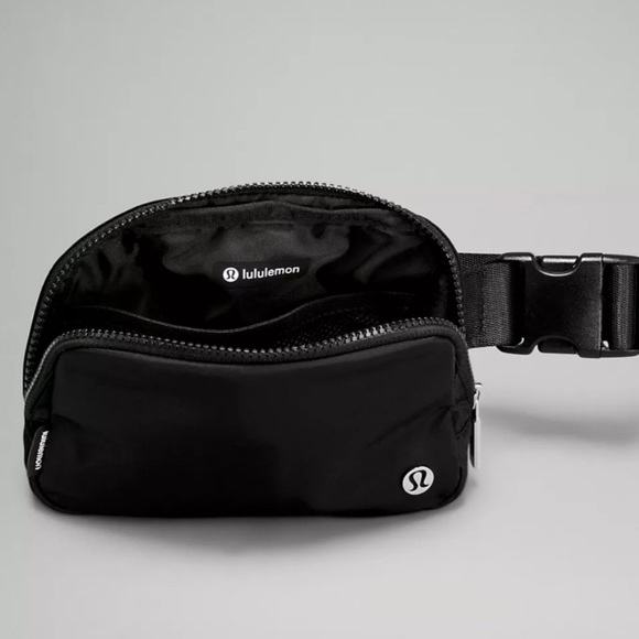 NWT Lululemon Everywhere Belt Bag black - Picture 3 of 9